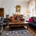 Historical Two-Bedroom Apartment With Sauna, Jacuzzi And Fireplace