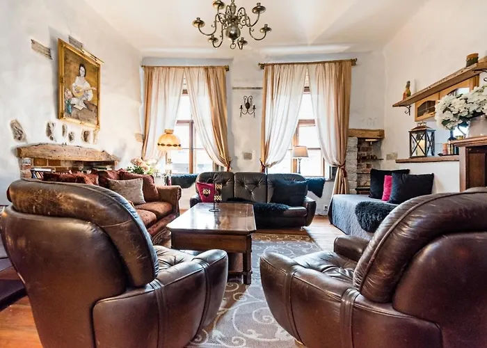 Historical Two-Bedroom Apartment With Sauna, Jacuzzi And Fireplace