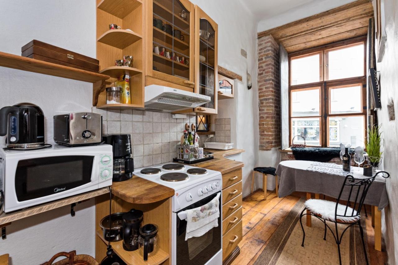 Historical Two-bedroom With Sauna, Jacuzzi And Fireplace *